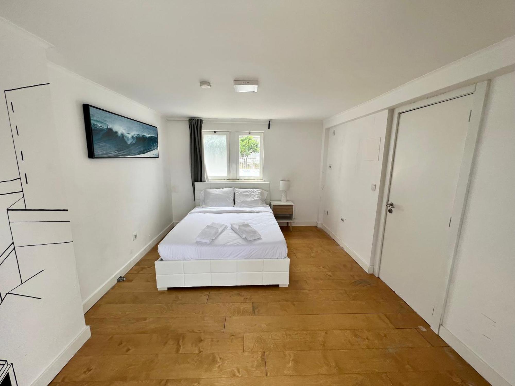 Oeiras Beach Private Room 9 - Double Bedroom With Shared Bathroom & Terrace Оэйраш Экстерьер фото